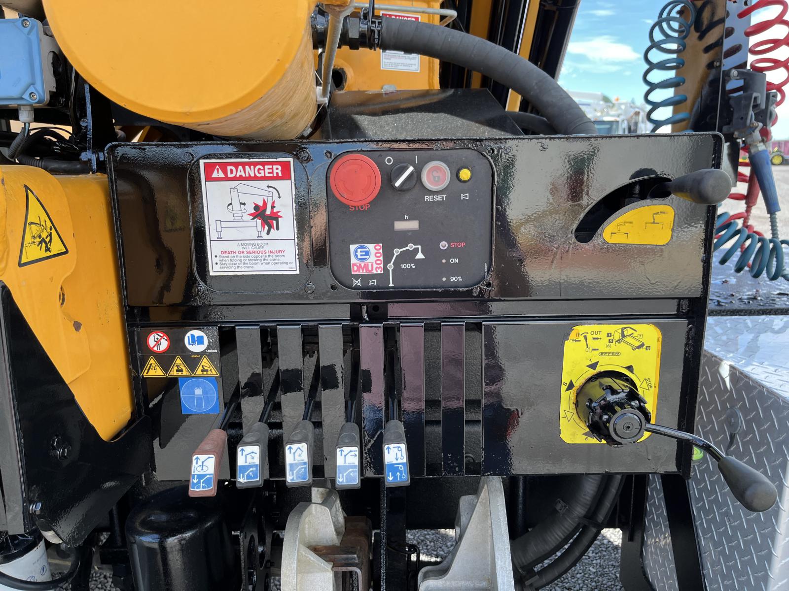 ./imagenes/INVOICE/2019/18168/CAMION CON EFFER 10.113S  (17).JPG